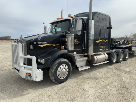 2005 Kenworth T-800 Tractor Truck (#2)