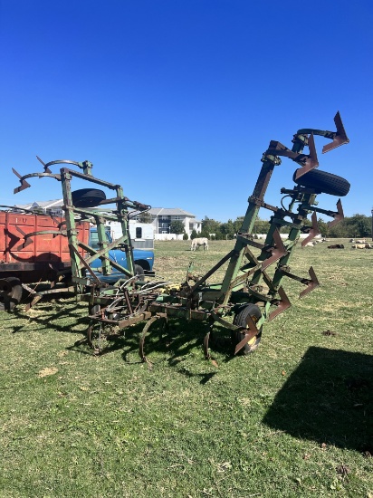 JD 100 DOUBLE FOLD FIELD CULTIVATOR, 24’