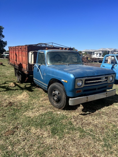 ‘74 IH 1500 1 ½ TON GRAIN TRUCK