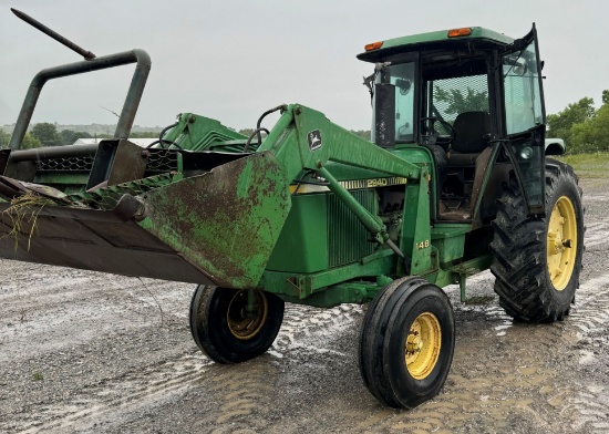 JD 2940 TRACTOR