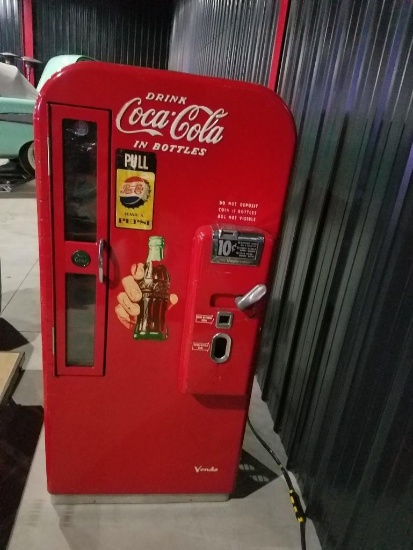 Vendo 50s Coke Machine