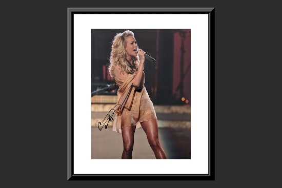 0 CARRIE UNDERWOOD SIGNED PHOTO