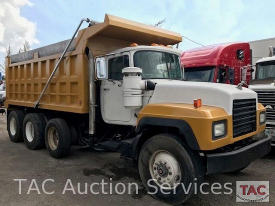 2001 Mack RD690