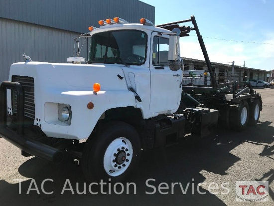 2000 Mack DM690S