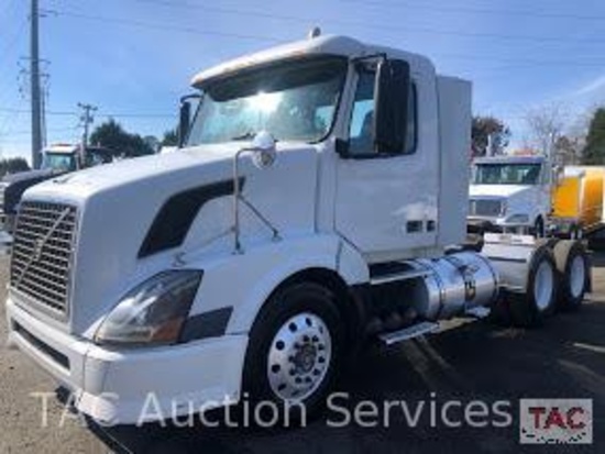 2005 Volvo VNM64T300