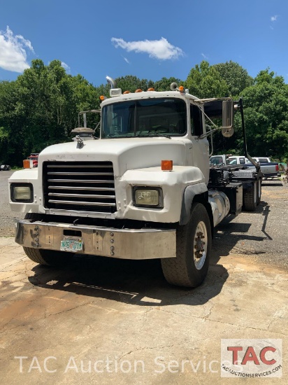 2004 Mack Rolloff truck