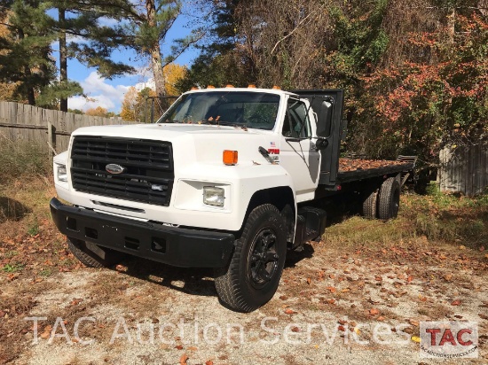 1993 Ford F-700 Flatbed Truck