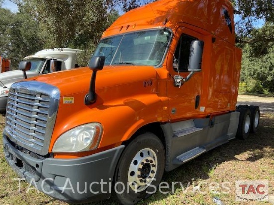 2013 Freightliner Cascadia Sleeper