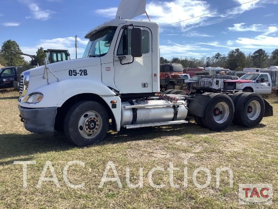 2005 Freightliner Columbia CL120 Daycab