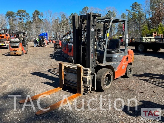 2014 Toyota 8FDU30 6000lb Forklift