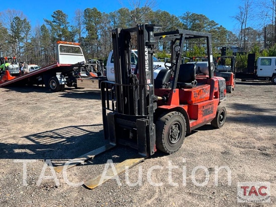 2006 Nissan F04B40V 8000lb Forklift