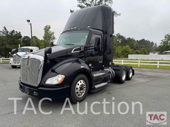2019 Kenworth T680 Day Cab