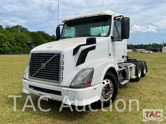 2013 Volvo VNL Day Cab Truck
