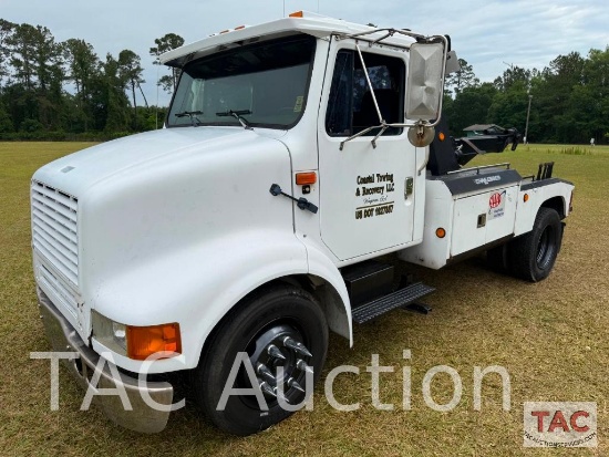 1995 Internastional 4700 LPX Tow Truck