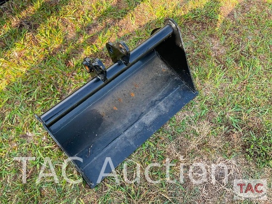 New 32in Mini Excavator Bucket Attachment