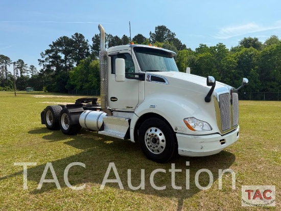 2015 Kenworth T680 Day Cab Truck