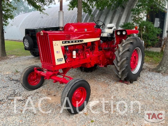 International 806 LP Gas Farm Tractor