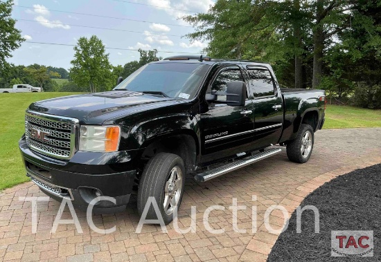 2014 GMC Sierra 2500HD Denali Crew Cab 4X4 Pickup Truck
