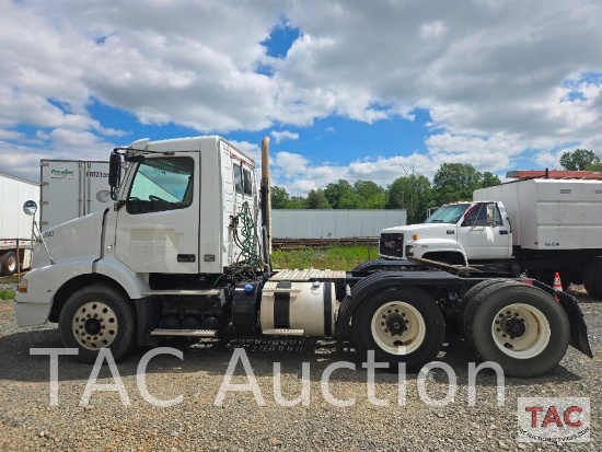 2014 Volvo VNM Day Cab