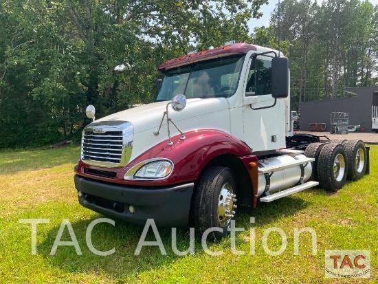 2005 Freightliner Columbia 120 Day Cab Truck