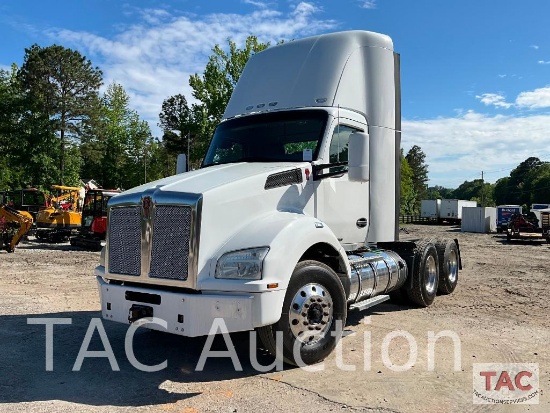 2018 Kenworth T880 Day Cab Truck