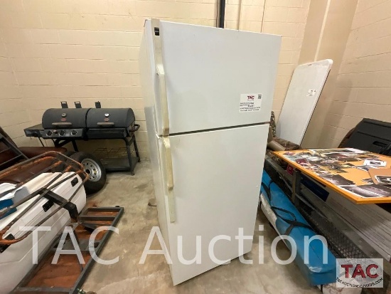 Hotpoint Refrigerator with Freezer