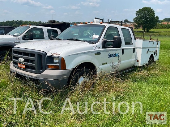 2005 Ford F-350 4 Door Pickup Service Truck