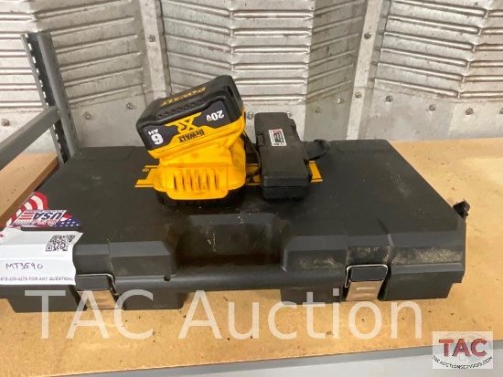 DeWalt Cordless Power Grease Gun With Batteries