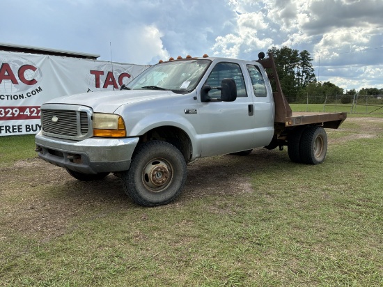 1999 Ford F-350 Super Duty Extended Cab 4 Door 4X4 Flatbed Pickup Truck