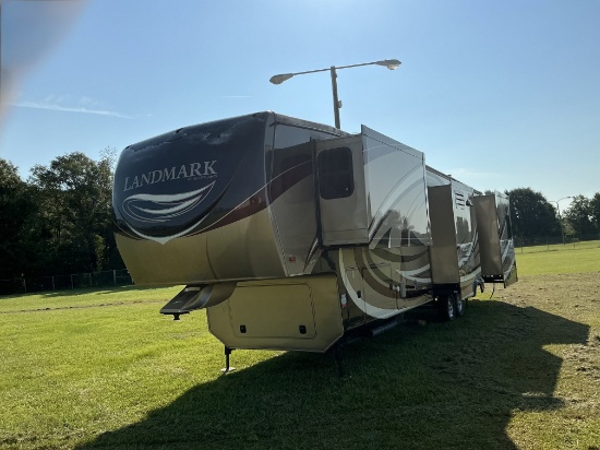 2012 Heartland Landmark 40 ft 2-Axle Fifth Wheel RV