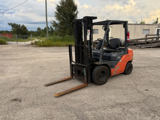Toyota 8FGU25 5,000 Pound Forklift