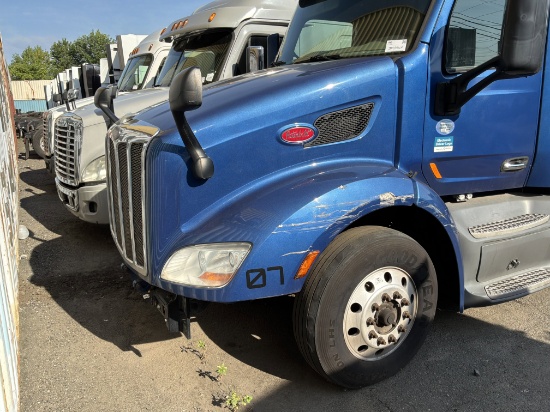 2019 Peterbilt 579 Double Bunk Sleeper Semi Truck