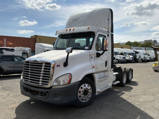 2015 Freightliner Cascadia Day Cab Semi Truck