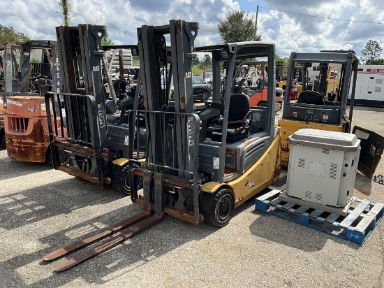 CAT 2ET4000 Forklift