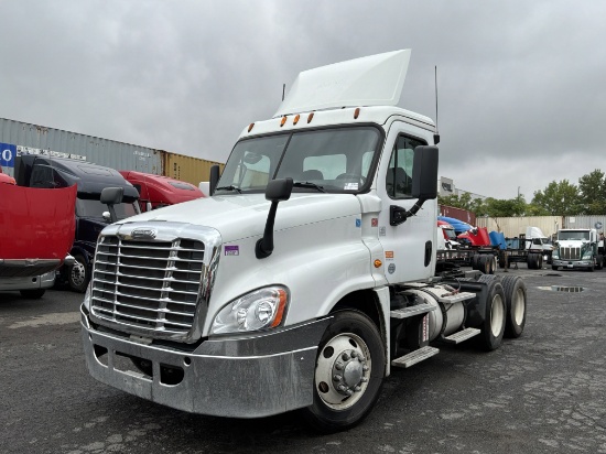 2015 FREIGHTLINER CASCADIA DAY CAB SEMI TRUCK