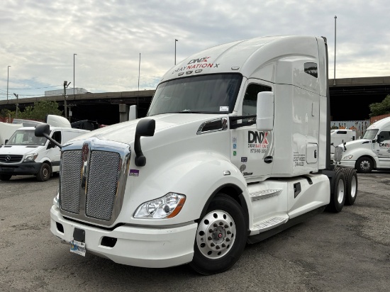 2020 KENWORTH T680 Double Bunk Sleeper Semi Truck