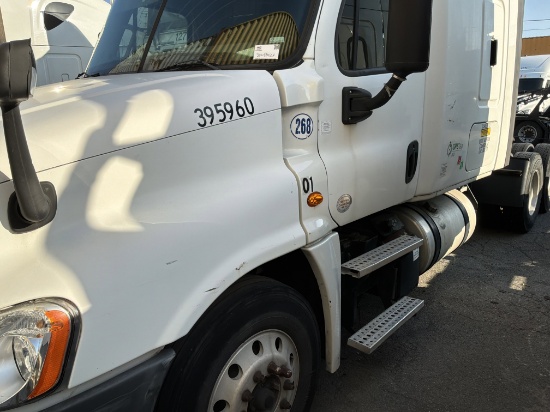 2016 Freightliner Cascadia Double Bunk Sleeper Semi Truck