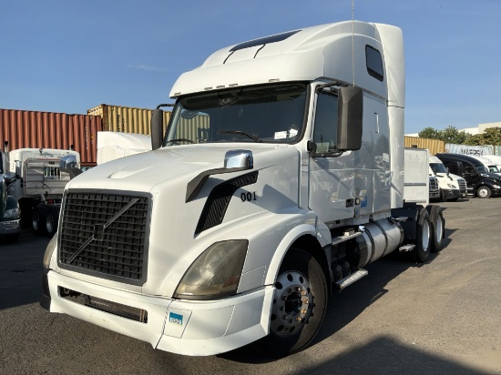 2013 VOLVO VNL Double Bunk Sleeper Semi Truck
