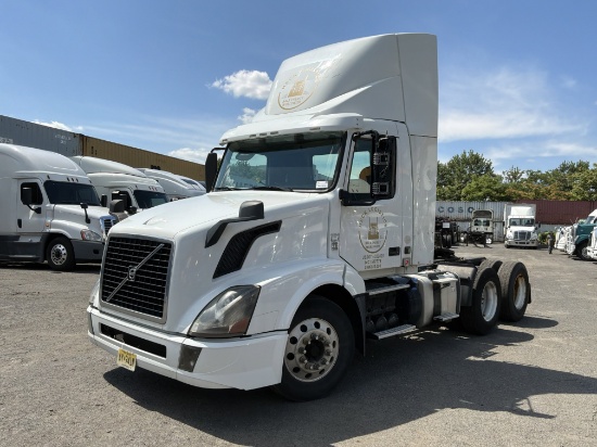 2016 VOLVO VNL Day Cab Semi Truck