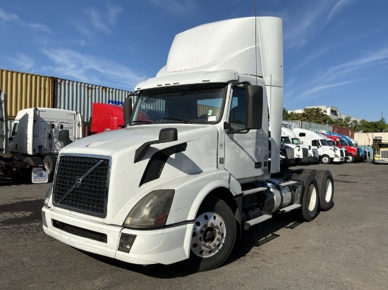2015 VOLVO VNL DAY CAB SEMI TRUCK