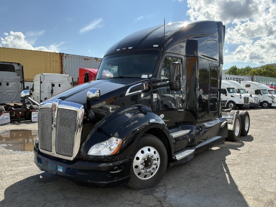 2017 KENWORTH T680 SLEEPER SEMI TRUCK