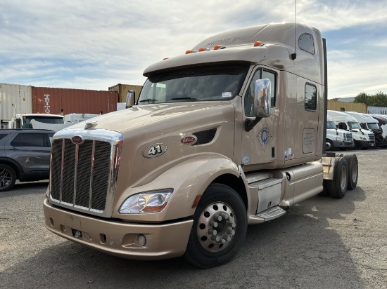 2015 Peterbilt 587 Double Bunk Sleeper Semi Truck