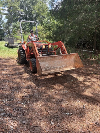 Kubota B7800 Tractor Loader