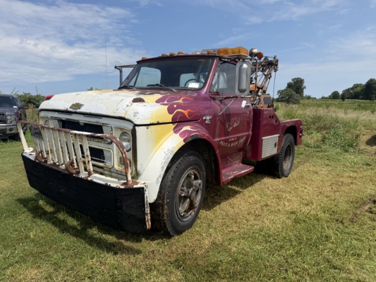 CLASSIC CHEVROLET WRECKER / TOW TRUCK w/ MECHANICAL BOOM