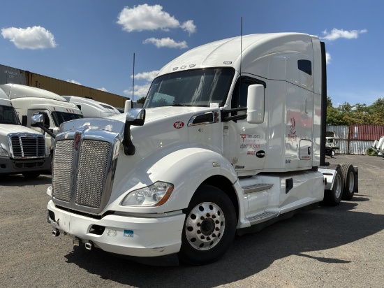 2017 KENWORTH T680 Double Bunk Sleeper Semi Truck