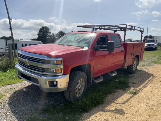 2015 Chevrolet 3500 4X4 Crew Cab Service Truck