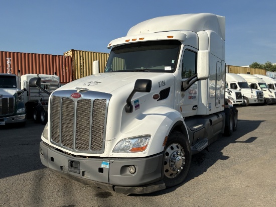 2017 Peterbilt 579 Single Bunk Sleeper Semi Truck