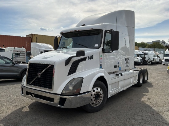 2016 VOLVO Single Bunk Sleeper Semi Truck