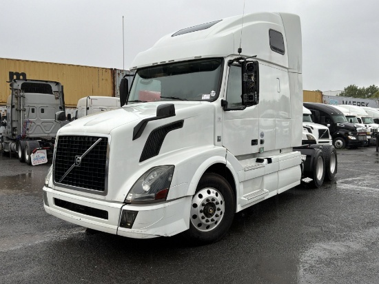 2017 VOLVO VNL-670 SLEEPER SEMI TRUCK