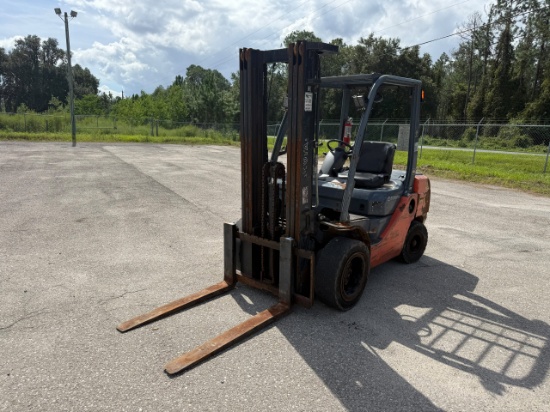 TOYOTA 8FG430 6,000 Pound Forklift